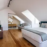 The House On The Pink Street In 4*