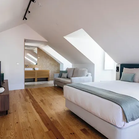 The House On The Pink Street In 4* Lisbon